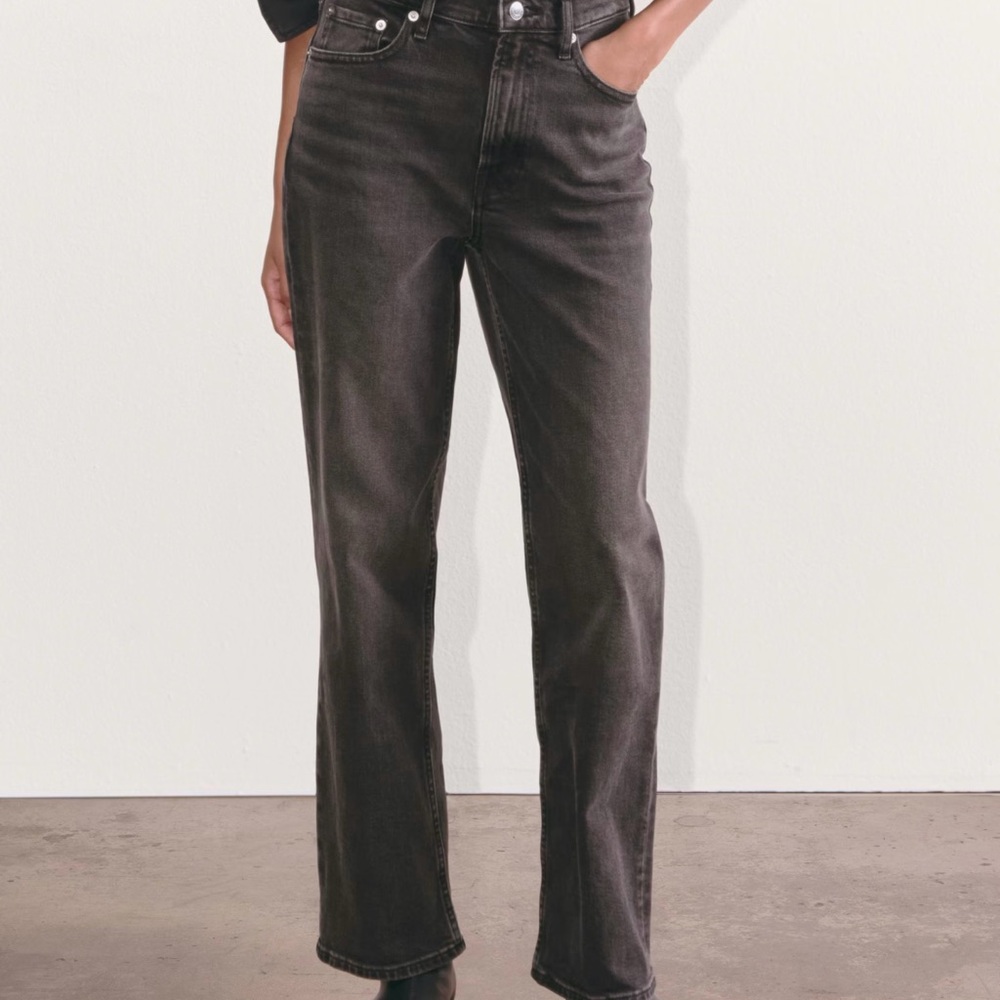 Everlane Women's Straight Leg Jeans in Dark Gray/Black